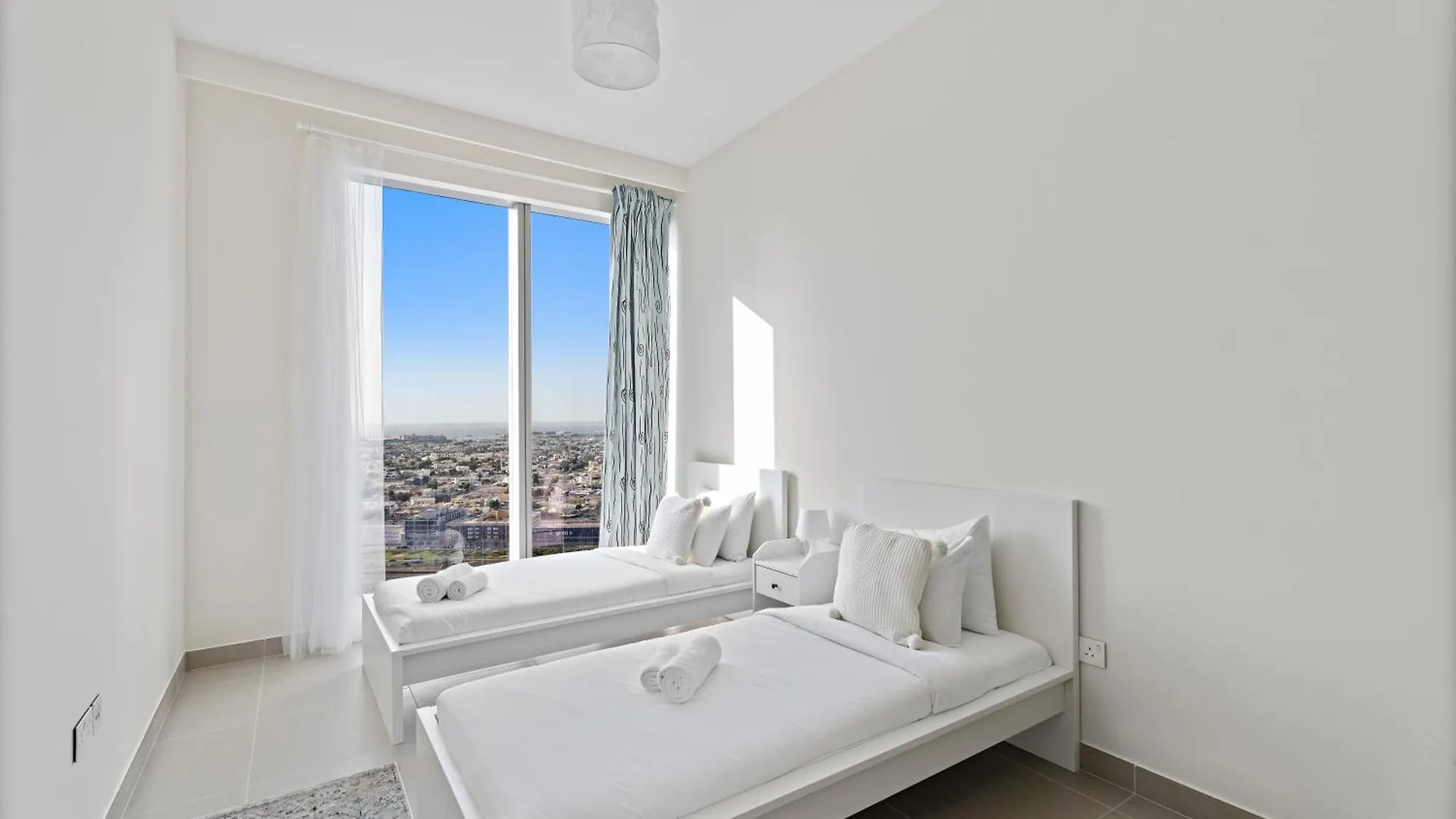 Luxury 2Br With Pool, Gym, Fast Wifi And Skyline Apartment Dubai