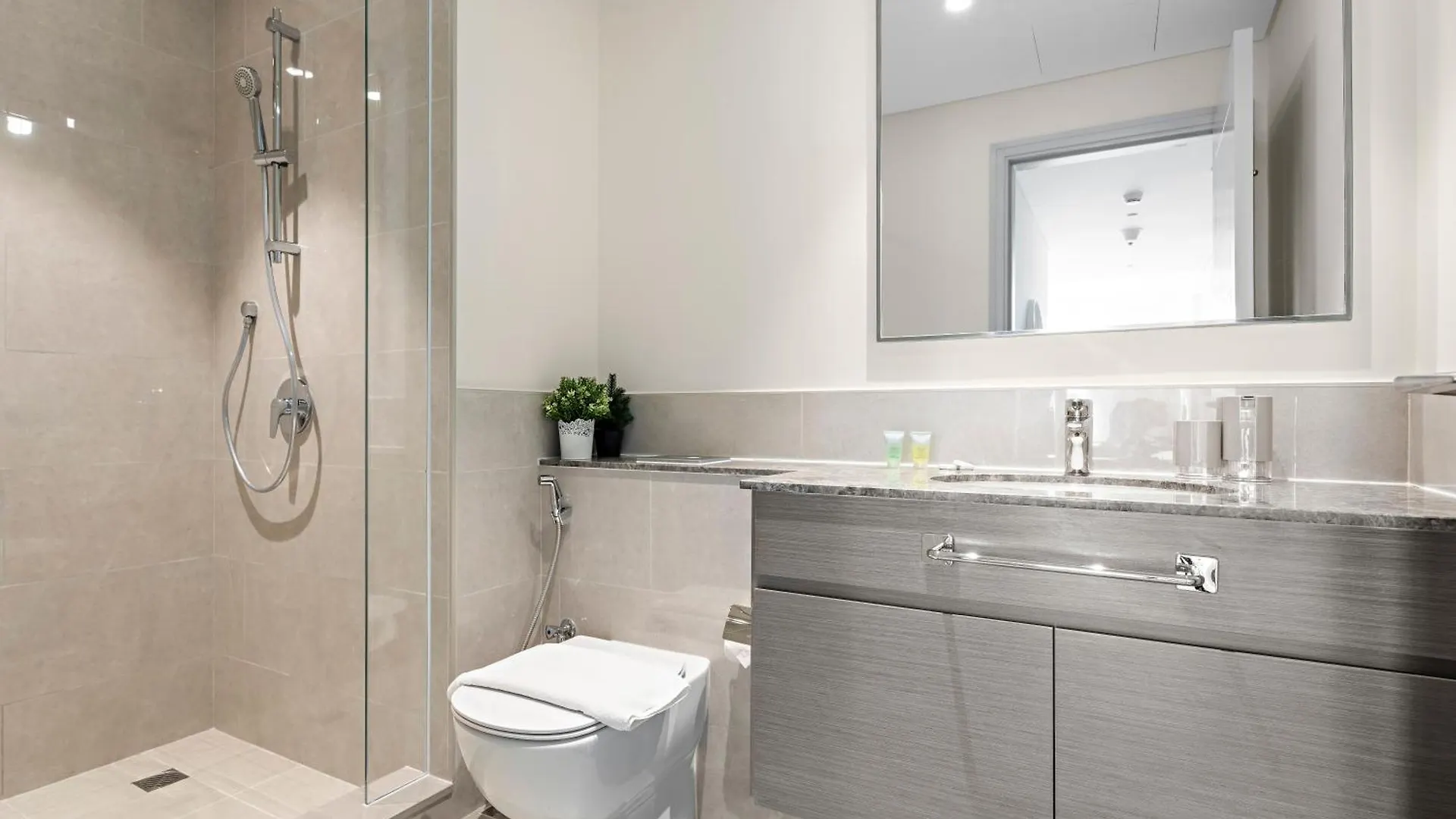 Luxury 2Br With Pool, Gym, Fast Wifi And Skyline Apartment Dubai United Arab Emirates